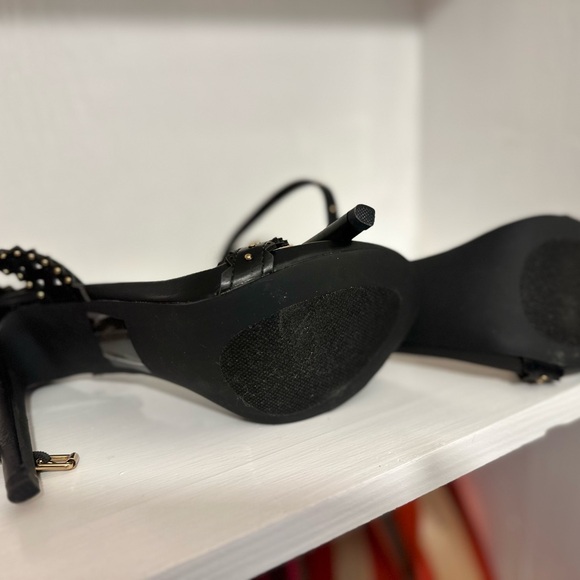 US 10, black strap heels 👠 they need to be worn and shown off - Picture 2 of 3